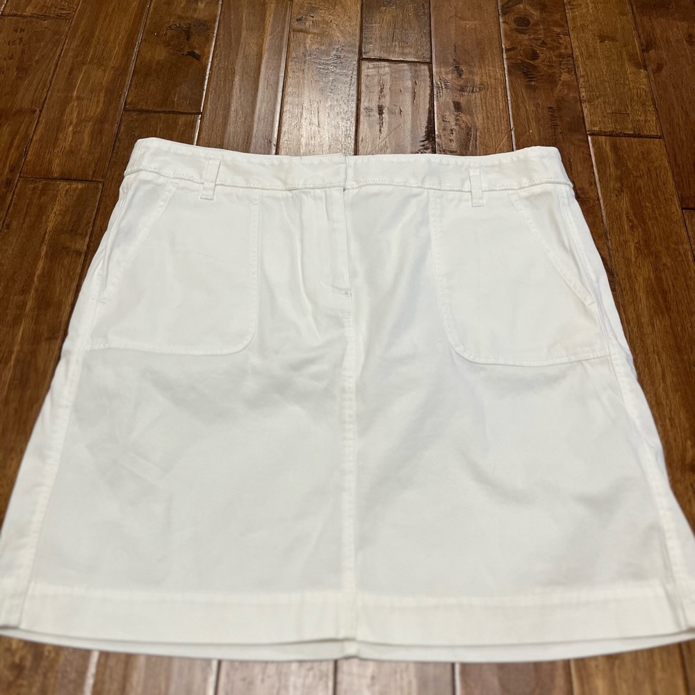 NWT Loft White Skirt size 10 with pockets ❤️